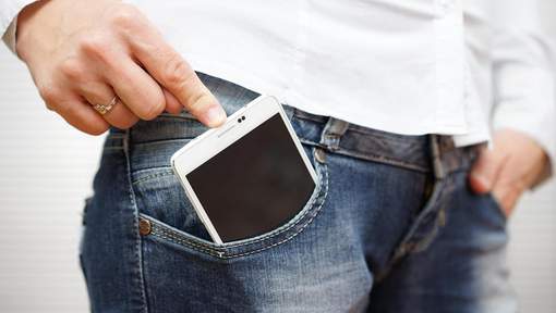 The front pockets of women's pants would not be suitable for smartphones